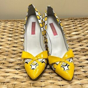 Yellow Betsy Johnson pumps size 9